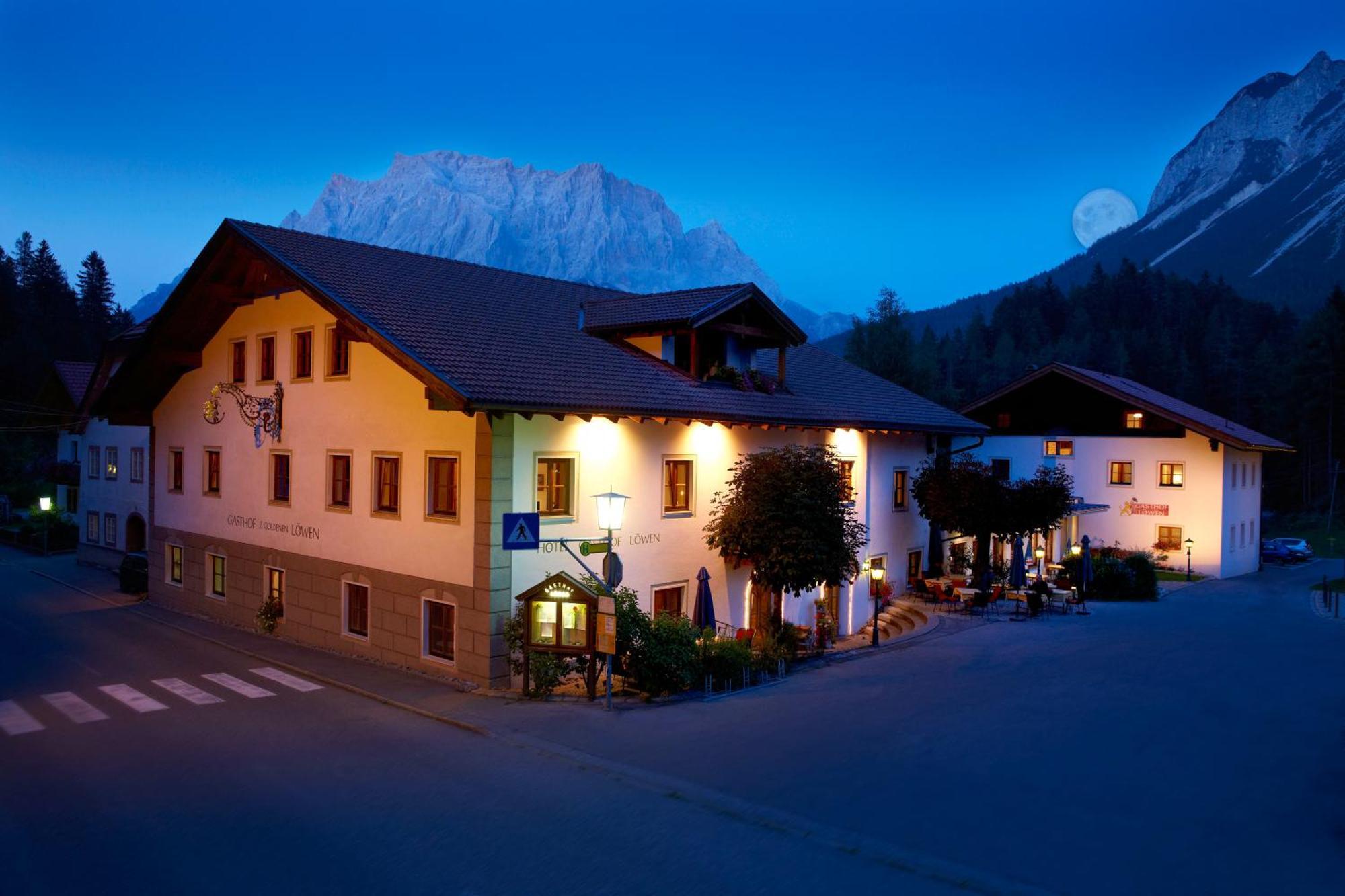 Hotel Zum Goldenen Loewen Biberwier Bagian luar foto