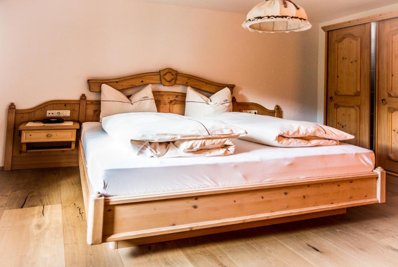 Hotel Zum Goldenen Loewen Biberwier Bagian luar foto